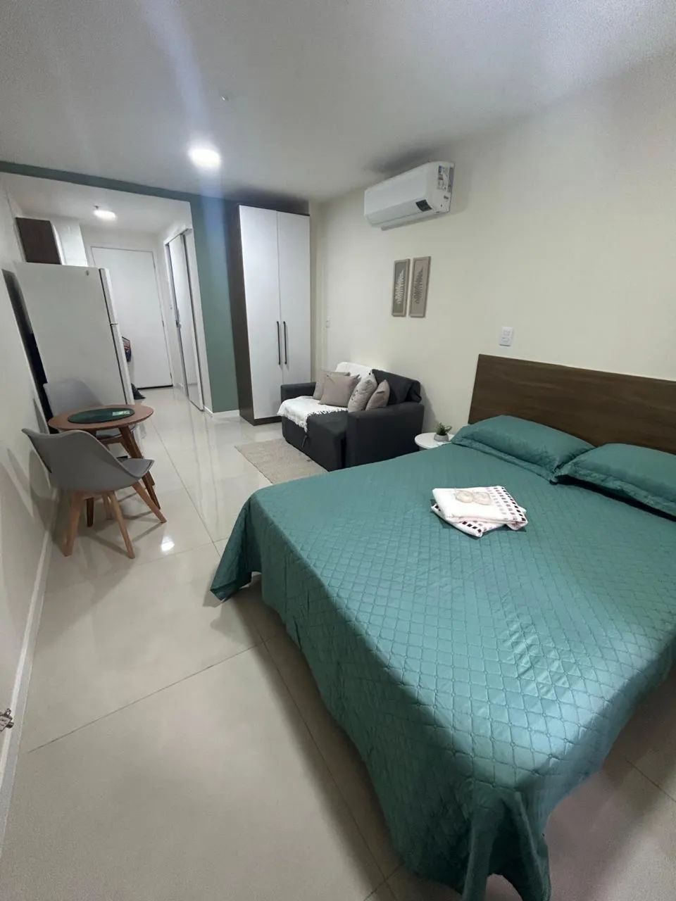 Flat Jardim Amália mobiliado, com eletros , ar . Completíssimo! 
