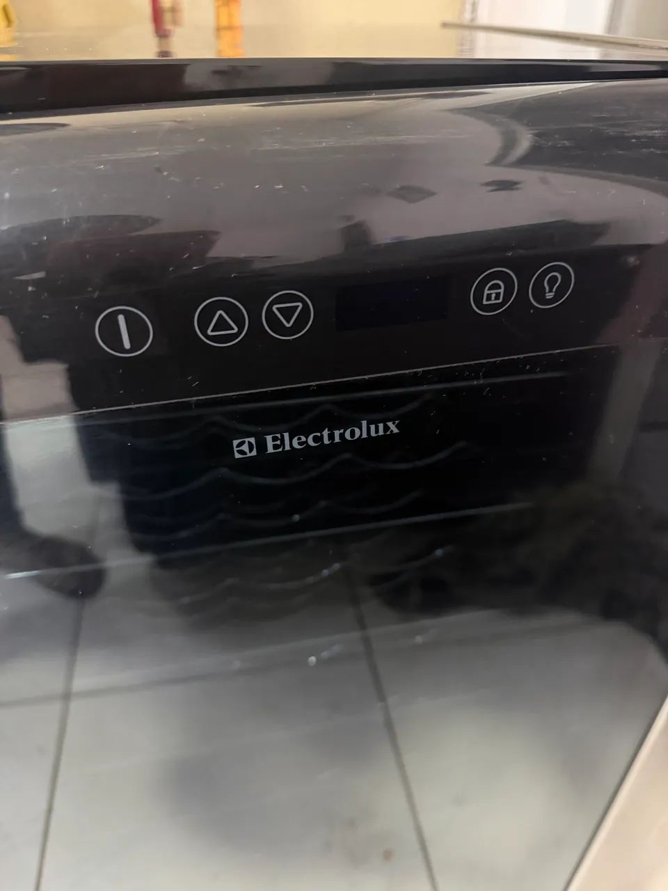 Adega Electrolux/ 30 garrafas  - Foto 4