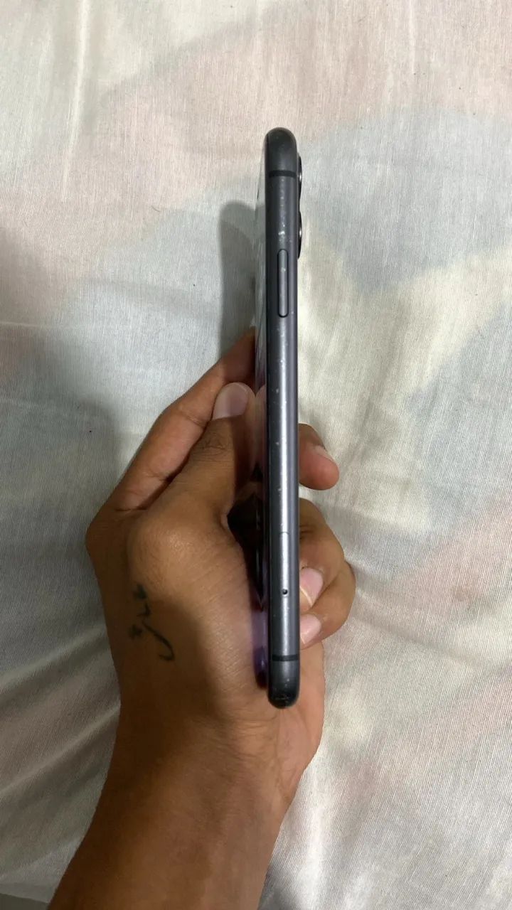 iPhone 11 semi novo