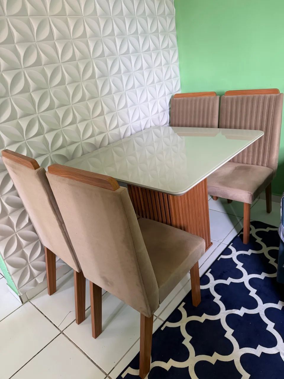 Vendo mesa com 4 cadeiras em perfeito estado 