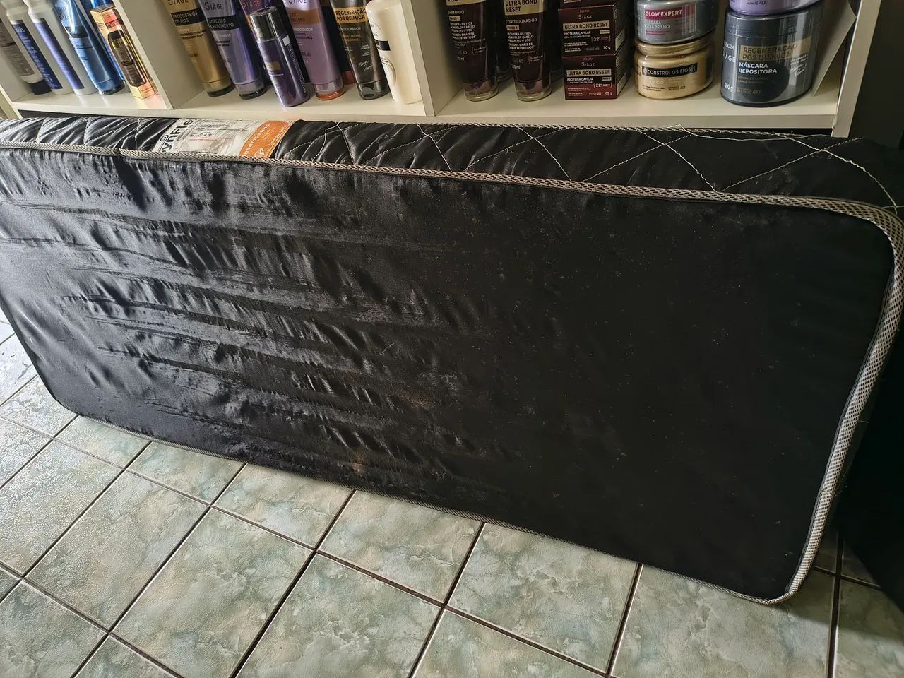 Vendo colchão de solteiro bem conservado  - Foto 4