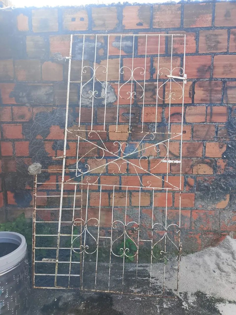 2 grades de portão de ferro 