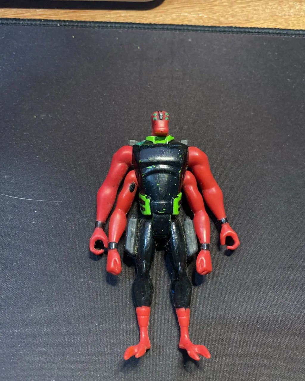 Boneco Ben 10 4 braços 