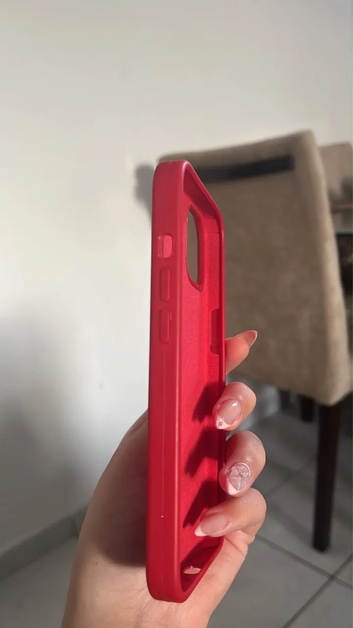 Capinha iPhone 14 vermelha nunca usada - Foto 3