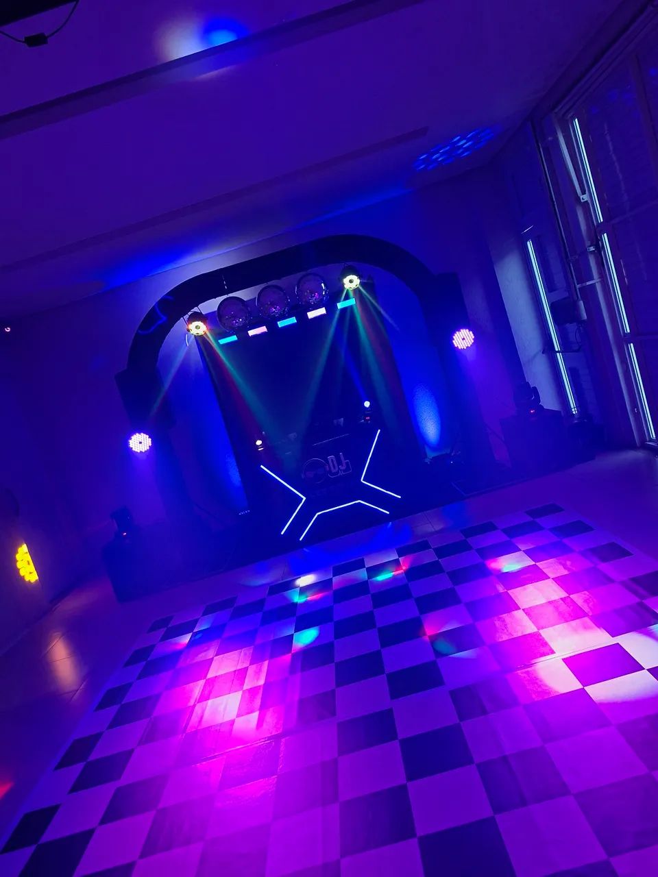 DJ com som e iluminaçao para eventos - Foto 2