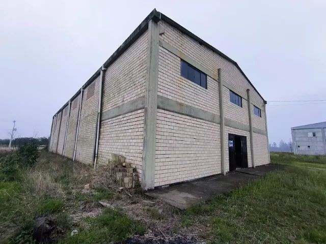 Galpão Pavilhão Morro da Fumaça próximo de vários comércios e serviços com AMPLO terreno