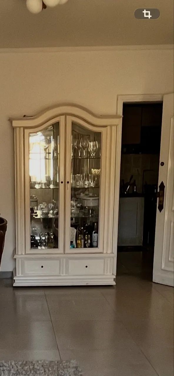 Cristaleira Provençal Branca com iluminação  - Foto 2