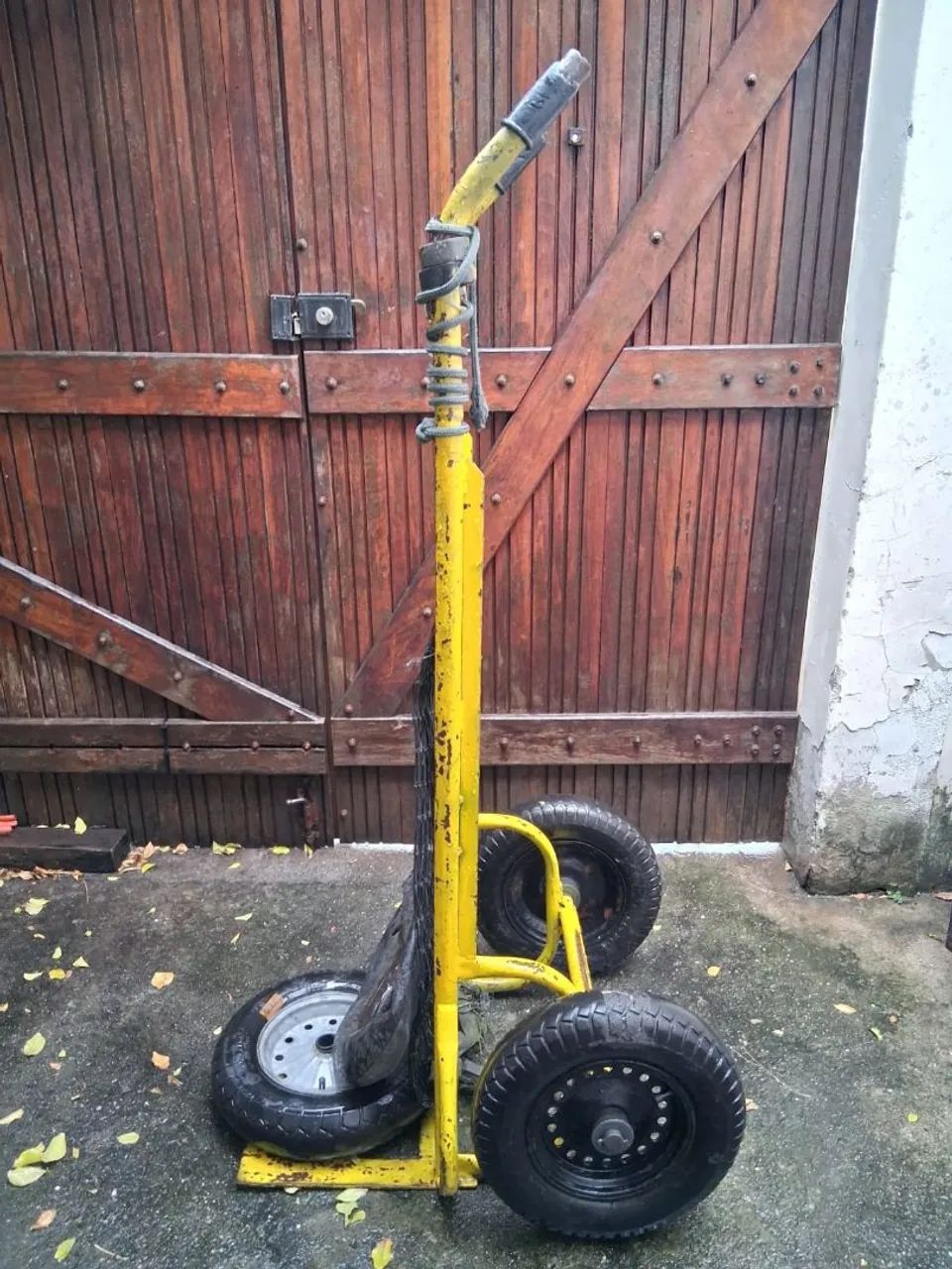 Vendo Carrinho de Carga 250kg, antigo de ferro, R$ 390,00 - Foto 4