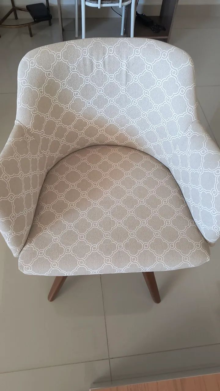 Poltronas estilosas tecido com pés de madeira - Foto 2