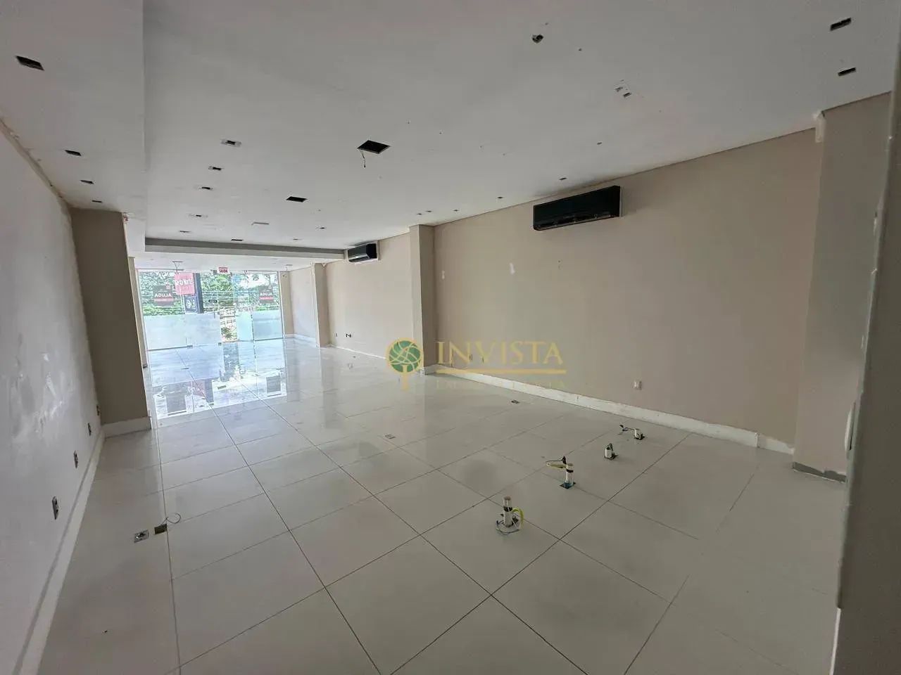 Sala comercial com 120m² - Locação no bairro Saco Grande. - Foto 2