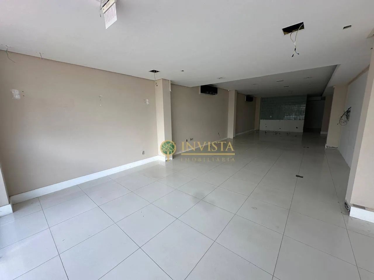 Sala comercial com 120m² - Locação no bairro Saco Grande.