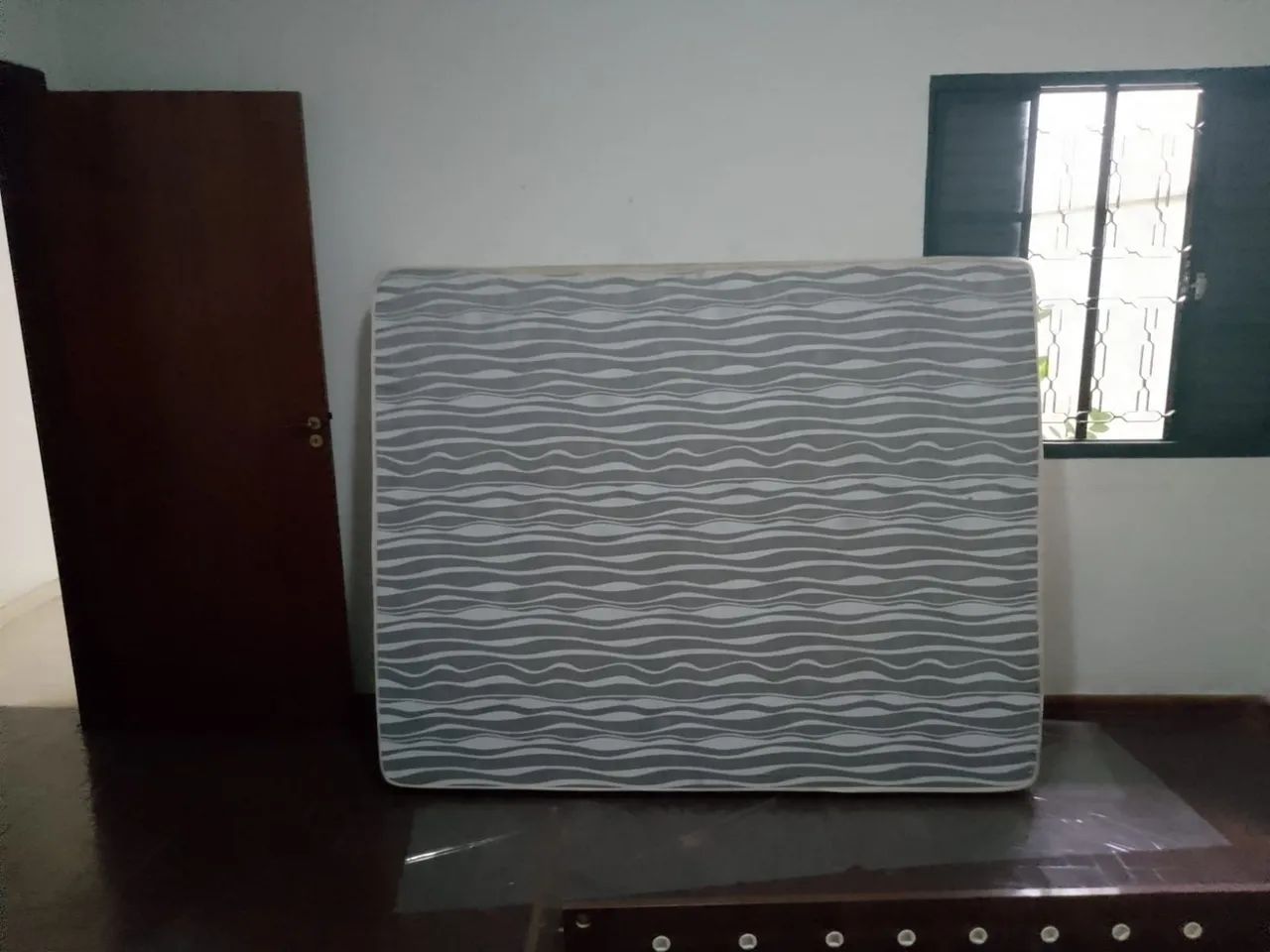 Cama Queen moderna em perfeito estado de conservação  - Foto 5