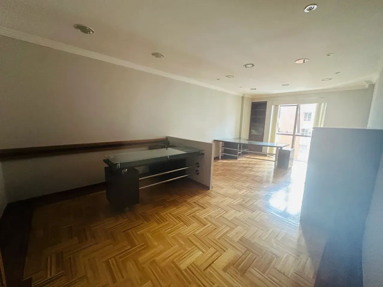 Sala comercial com móveis em localização central, Curitiba-PR - Foto 2