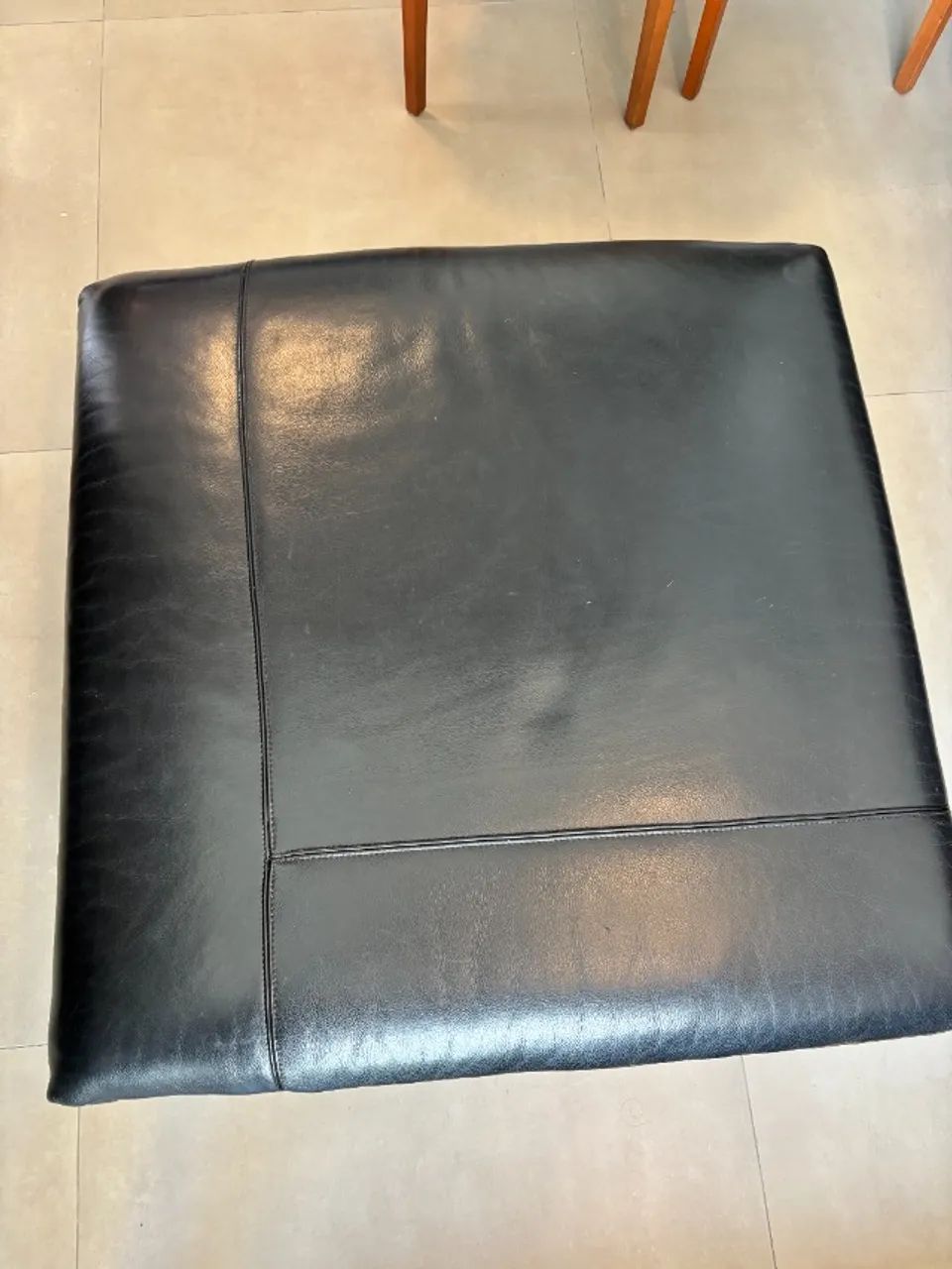 Sofá em L de Couro Legítimo Natuzzi Editions Preto + Puff/Puff Central - Foto 4