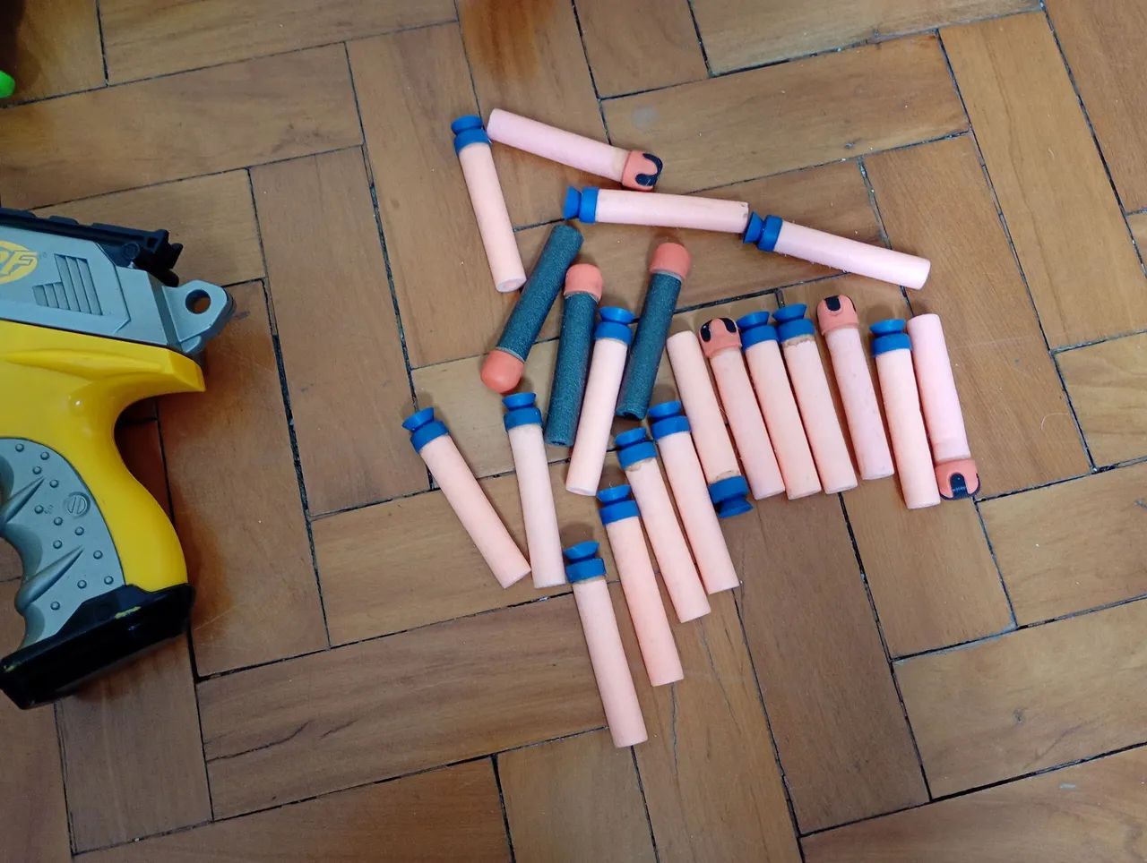 Lote armas de brinquedo Nerf e bazuca com dardos de brinde - Foto 5