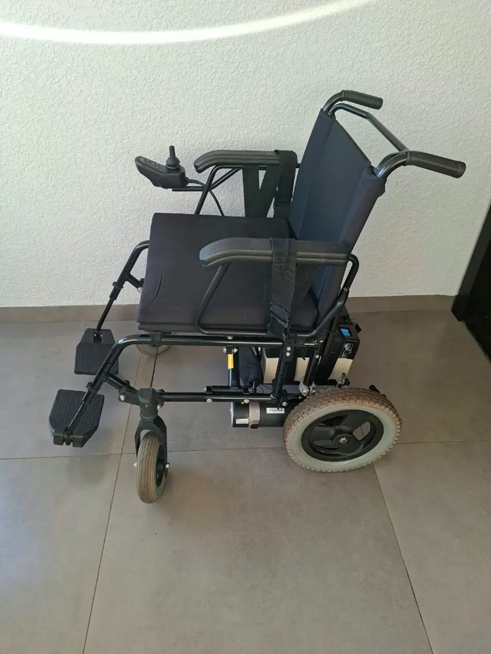Cadeira de rodas motorizada usada  - Foto 2