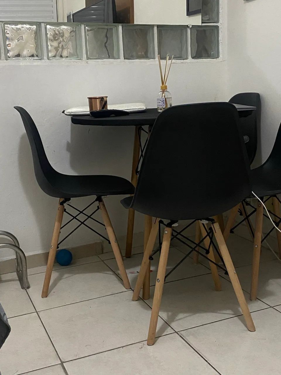 Kit 4 Cadeiras Eiffel Eames Pés De Madeira