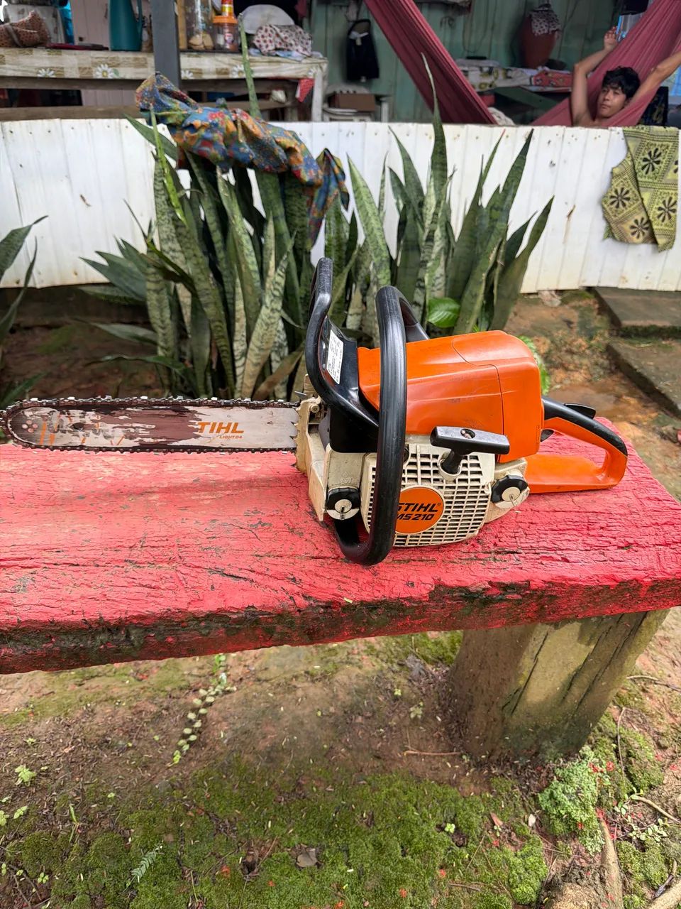 Vende se uma Motoserra Stihl 210