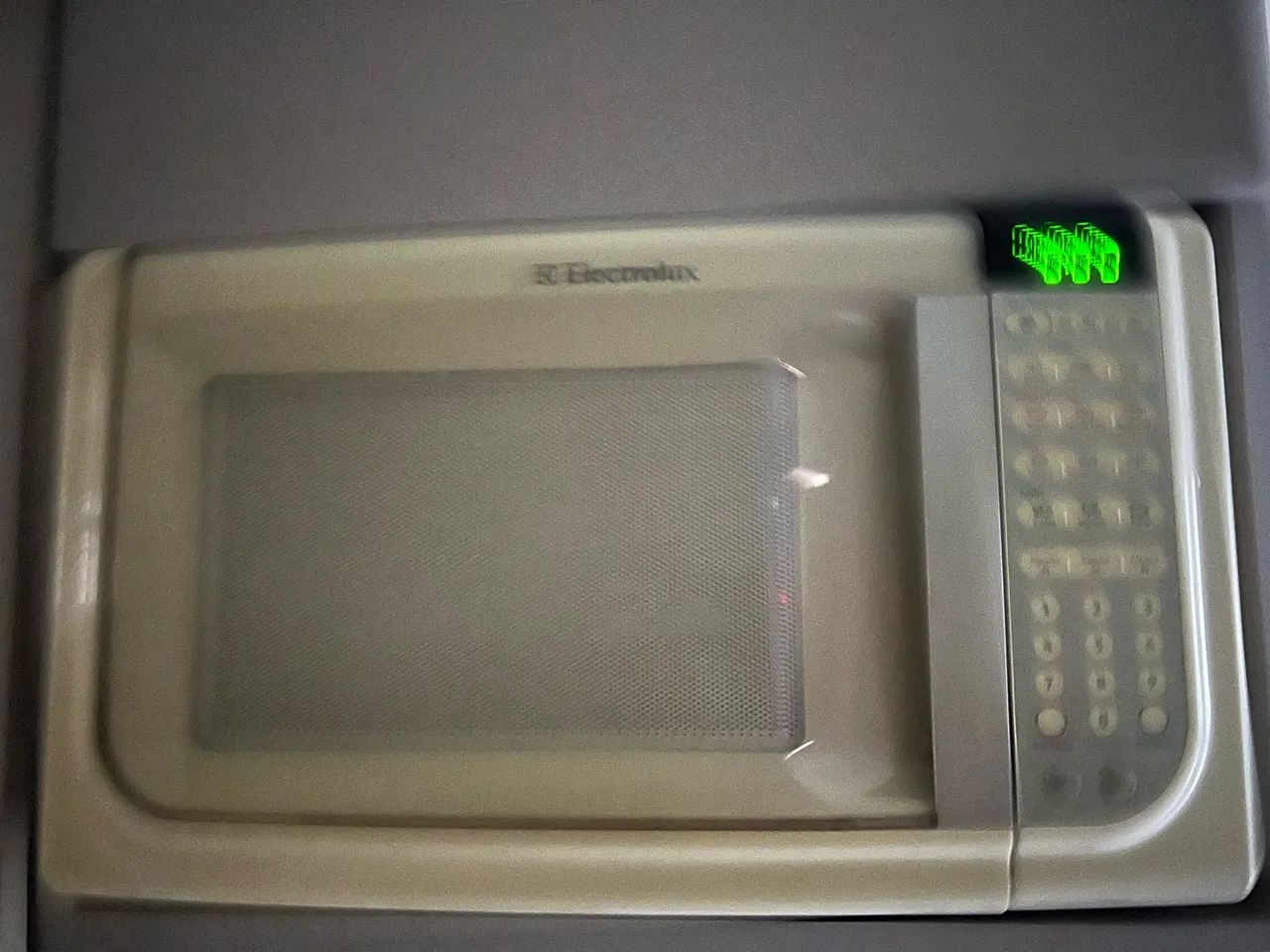 Vendo microondas no precinho 190 - Foto 2