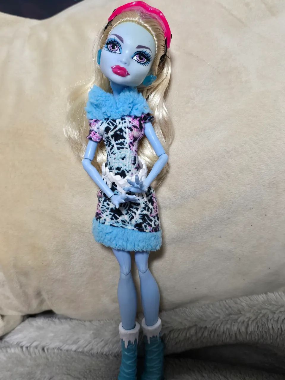 Monster High boneca Abbey Art Class