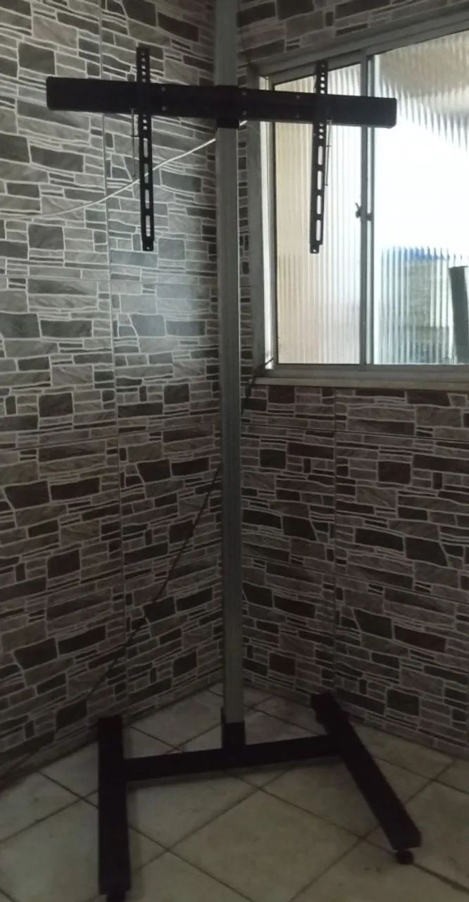 SUPORTE PARA TV MODELO PEDESTAL REGULÁVEL PARA EVENTOS/BAR/POUSADA DE 32 A 75 POLEGADAS.