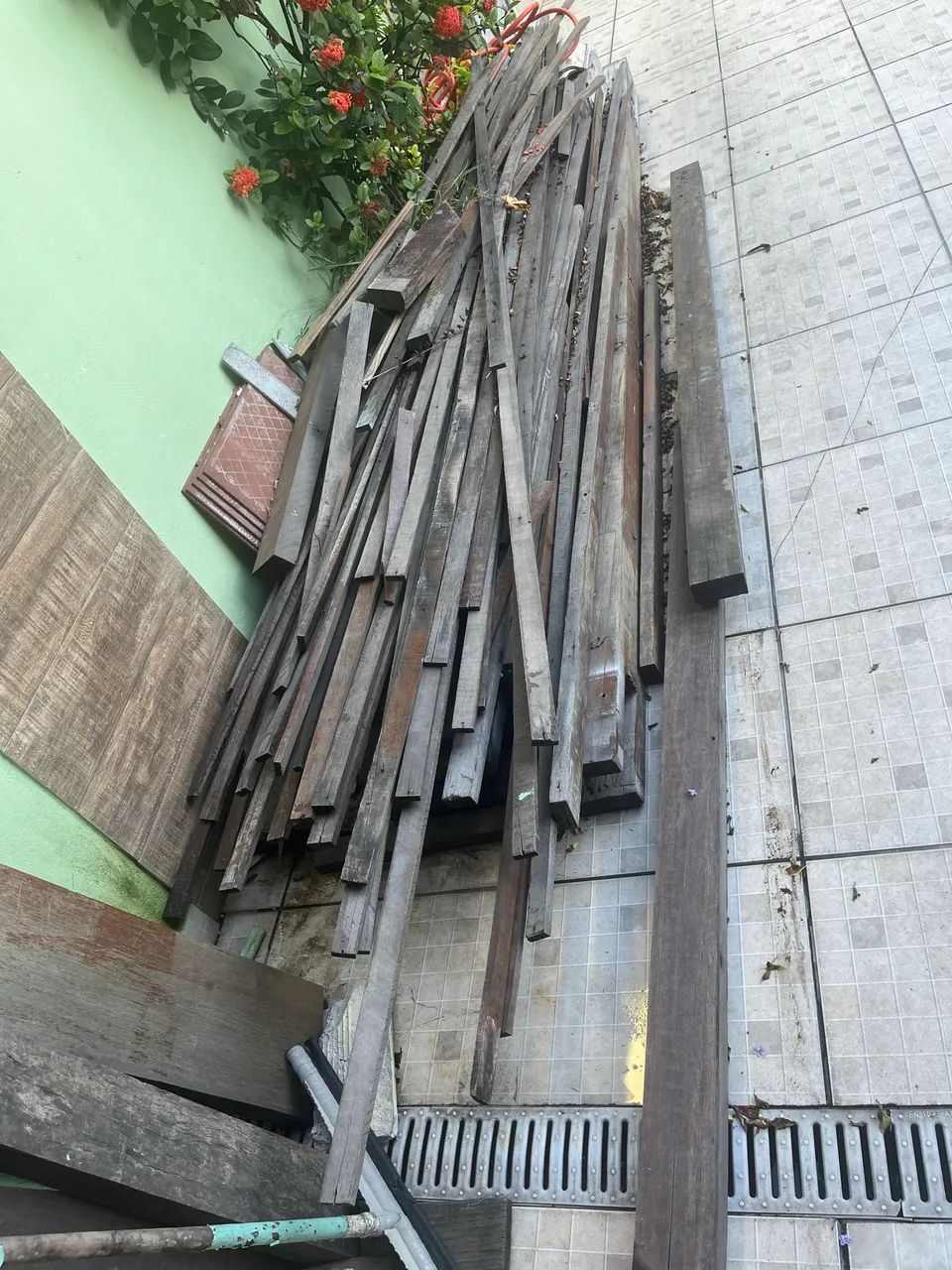 Madeiras e telhas coloniais - Foto 3