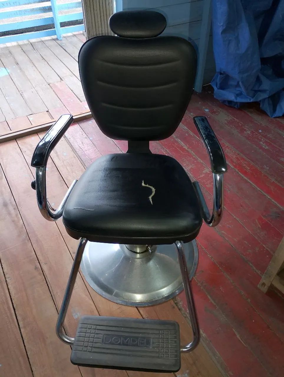 Uma bela barbearia completa 