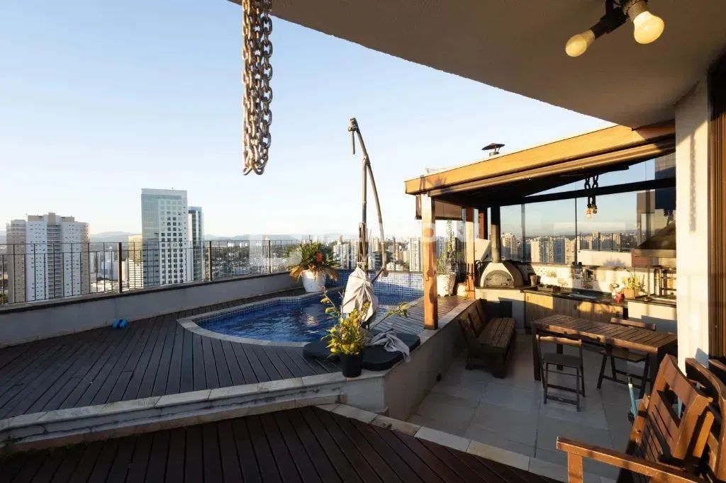Duplex para aluguel tem 220 metros quadrados com 4 quartos