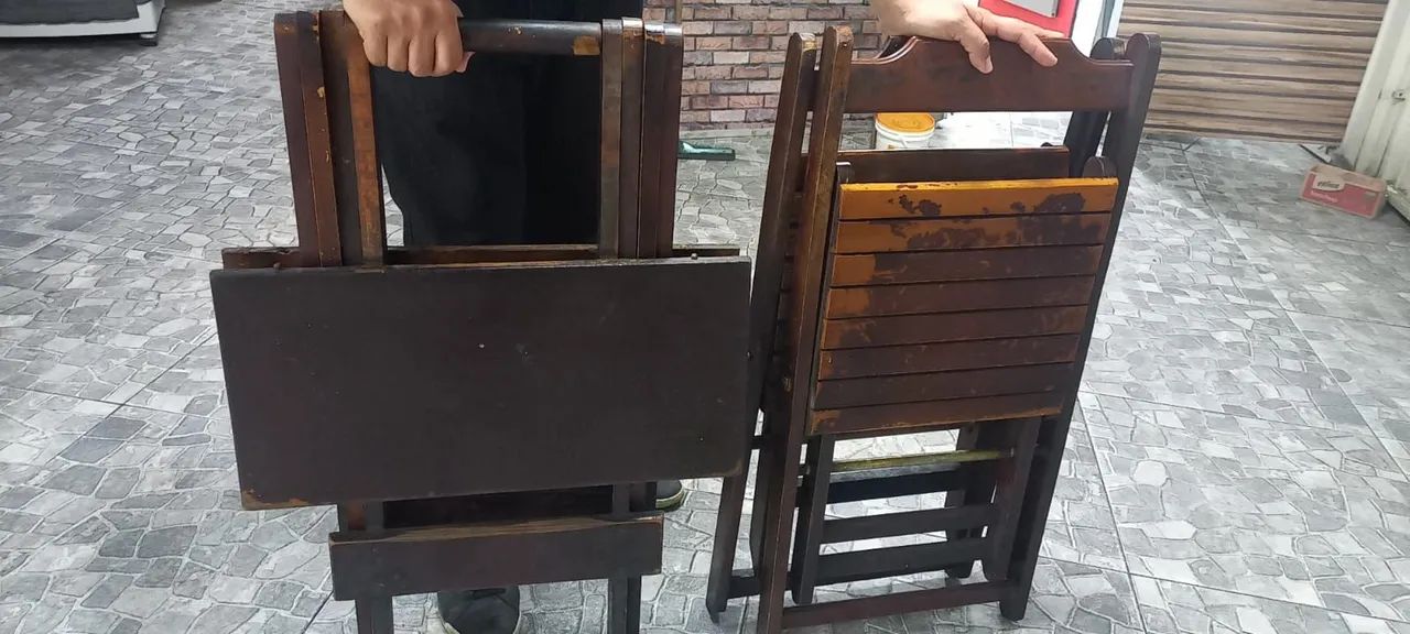 Mesa e cadeiras 