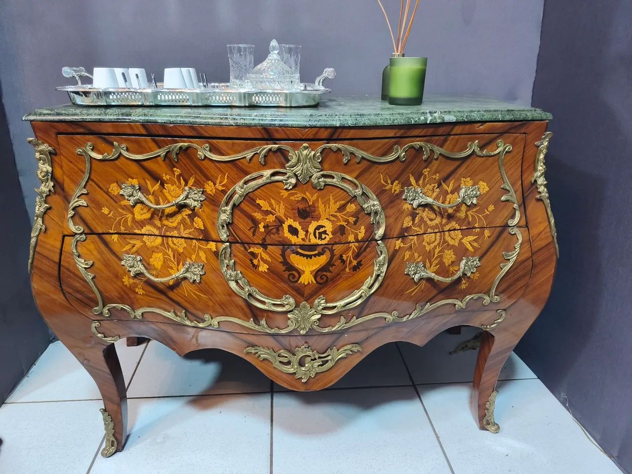 Bombê Clássica e Atemporal, ideal para ambientes clássicos e sofisticado para a decoração. - Foto 3