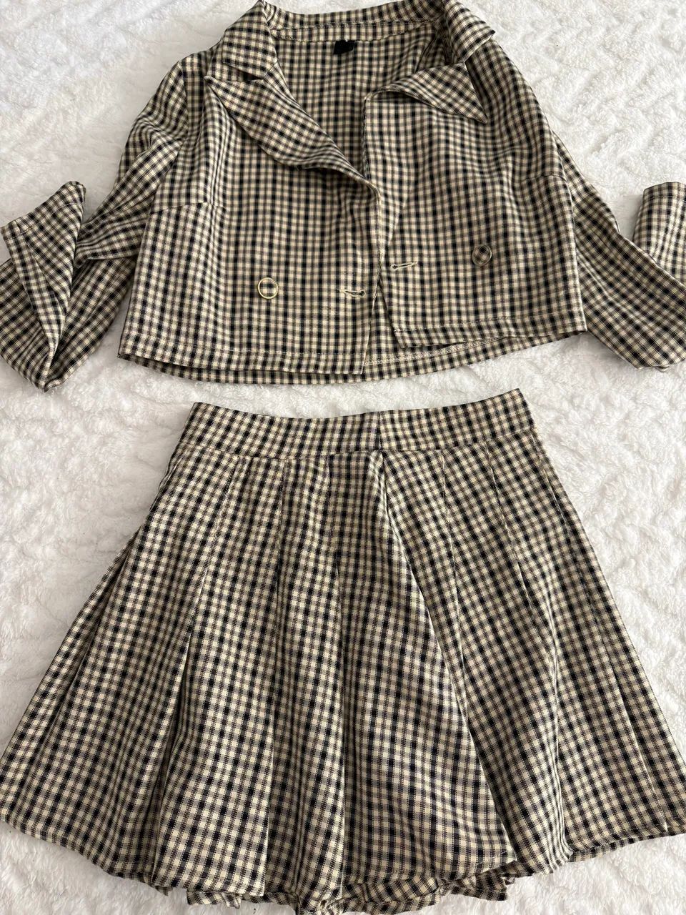 Conjunto composto por jaqueta cropped e saia - Foto 3