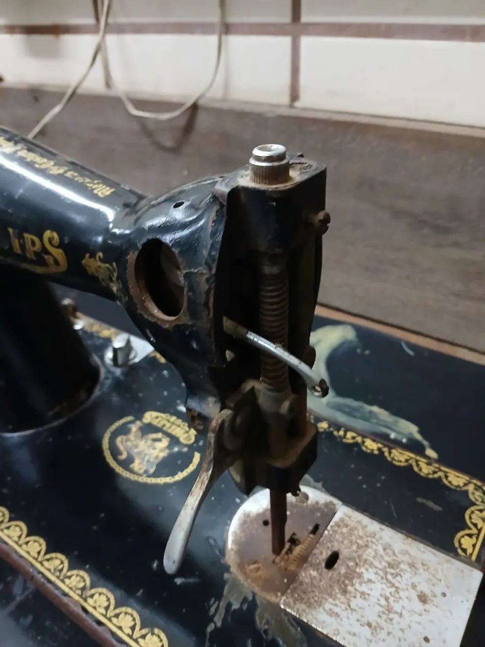Maquina De Costura Antiga Philips para decoração  - Foto 6