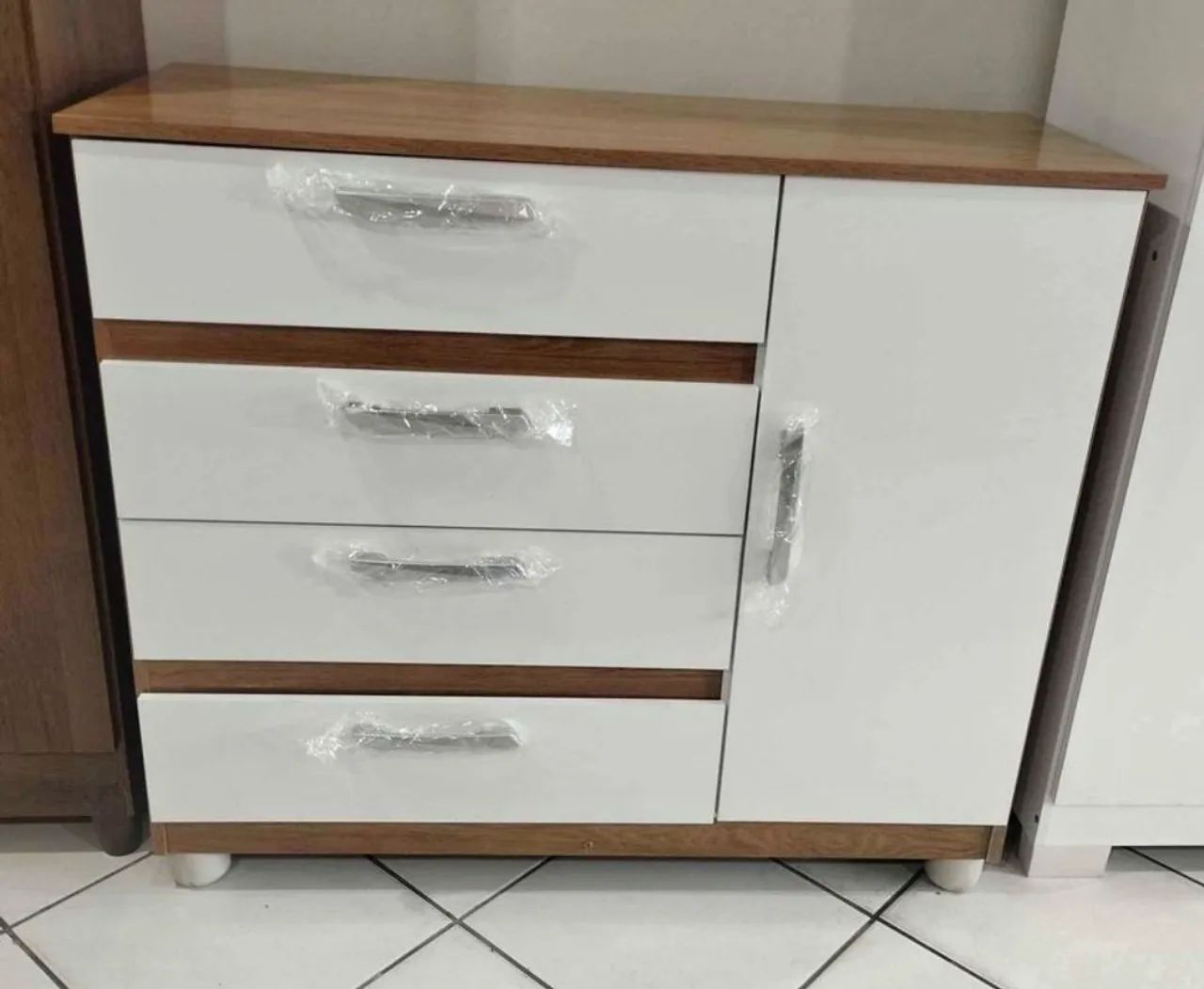Cômoda Zaqueu com 4 gavetas e 1 porta toda no MDF  - Foto 3