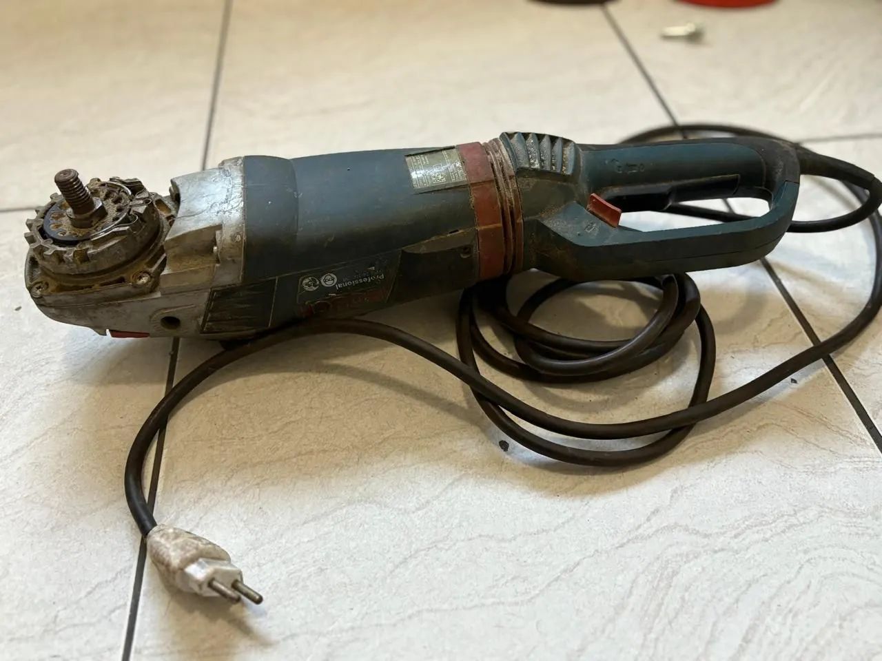 Lixadeira profissional Bosh 9 polegadas - Foto 5