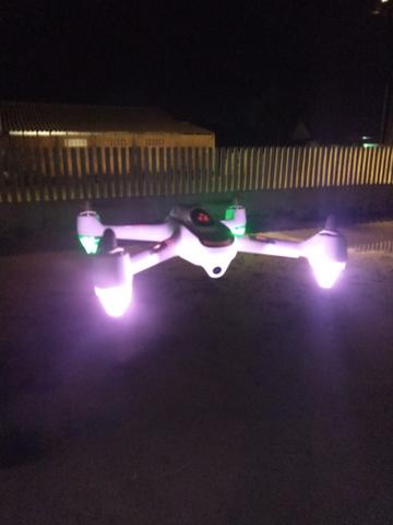 Drone Hubsan com GPS semi profissional