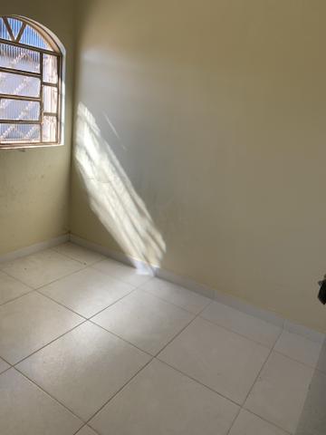 Ótima casa de 4 qts, suite, área de lazer completa em lote de 700 metros - Foto 9
