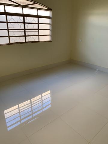 Ótima casa de 4 qts, suite, área de lazer completa em lote de 700 metros - Foto 4