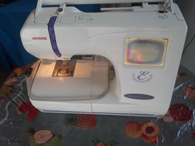 Máquina de bordar JANOME - Foto 2