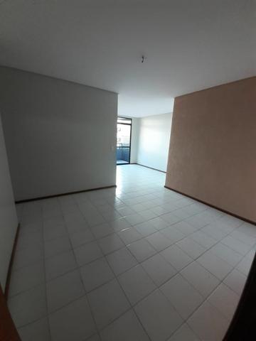 Oportunidade na Ponta Verde! 03 quartos (01 suíte), 02 vagas. Confira! - Foto 2
