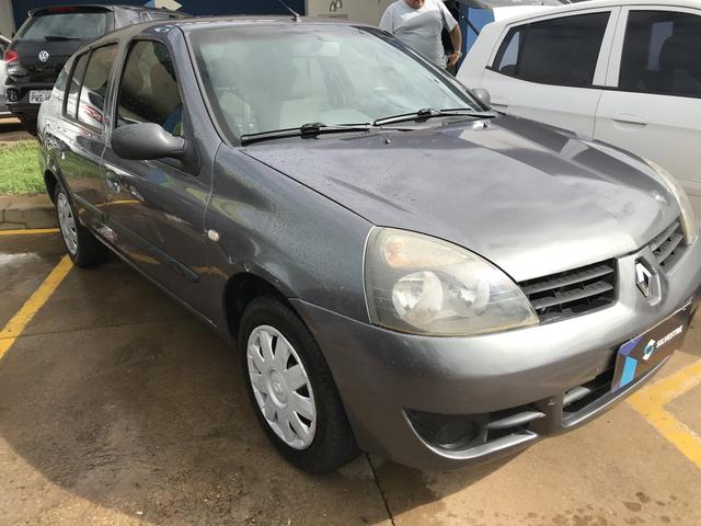 Clio Sedan sem detalhes Na oferta!