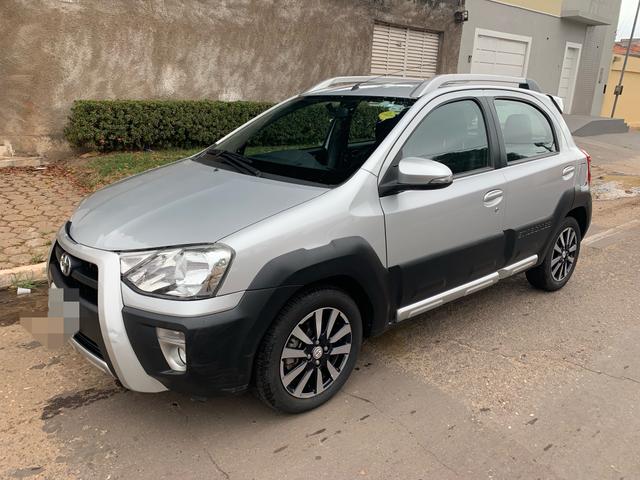 Etios Cross 1.5 Manual 14/15 - Foto 2