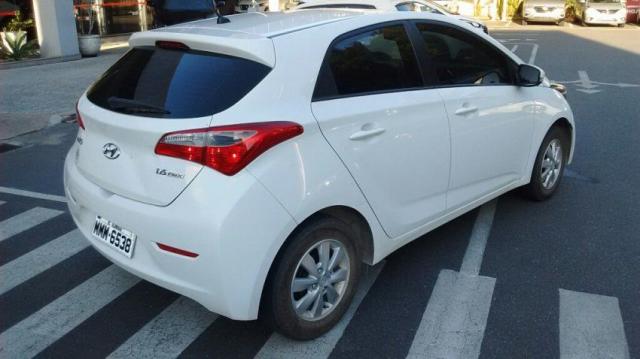HYUNDAI IMP HB20 COMFORT PLUS 1.6 16V FLEX Branco 2014/2015 - Foto 4