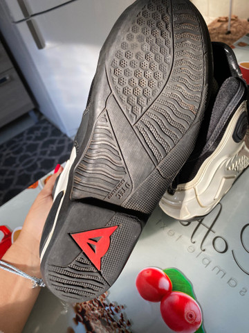 bota dainese cano curto