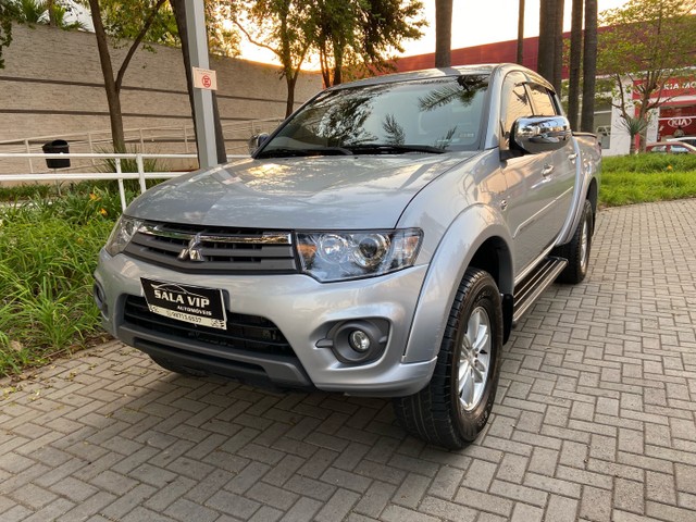 MITSUBISHI L200 TRITON 4X4 AUTOMÁTICO 32.000 KM COM KIT GÁS