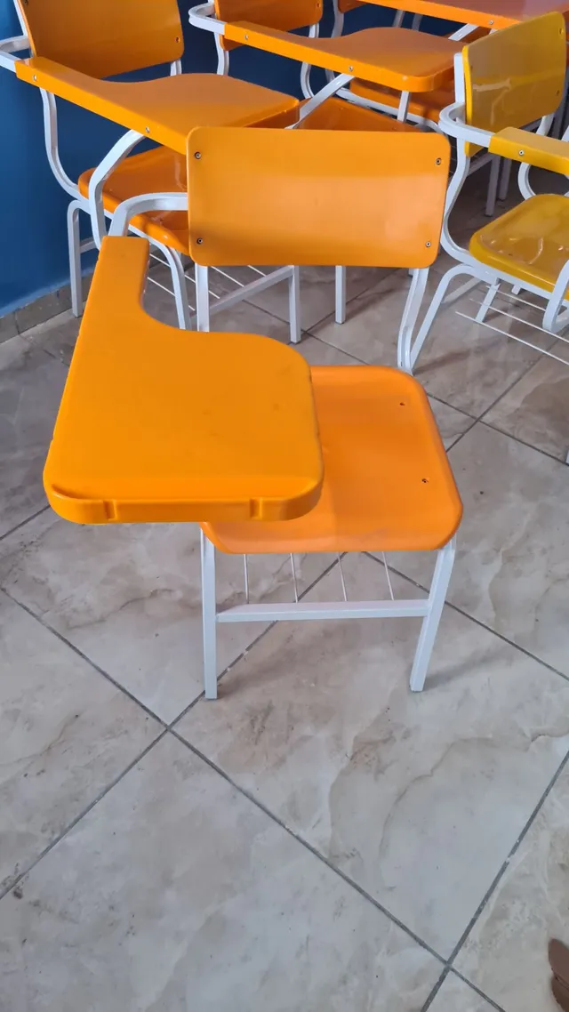 Cadeira escolar juvenil