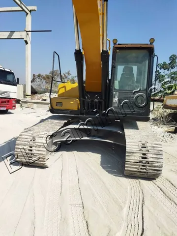 Escavadeira Sany SY-215, ano 2011
