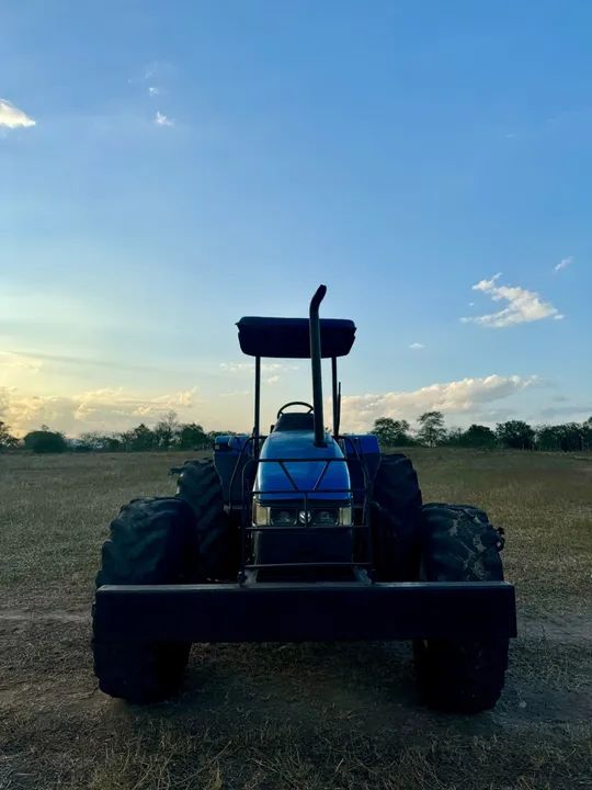 Trator New Holland TL75 traçado ano:2011 - Foto 3