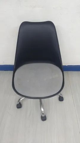 1 Mesa+ 8 Cadeiras+ 2 Banquetas para escritório - Foto 5