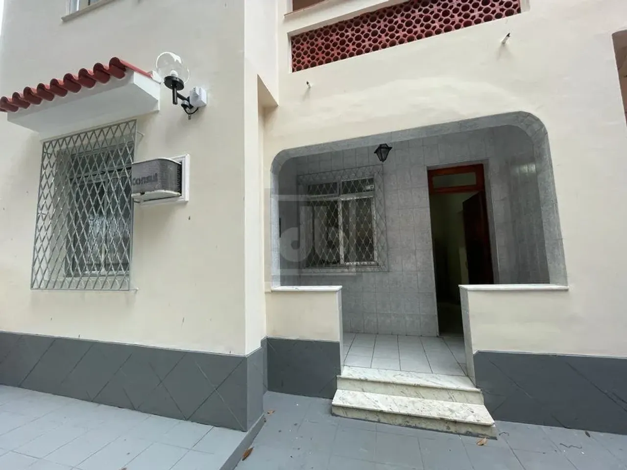 Ilha do Governador - Jardim Carioca - Rua Boêmia - Apartamento Tipo Casa - Quintal - Varan