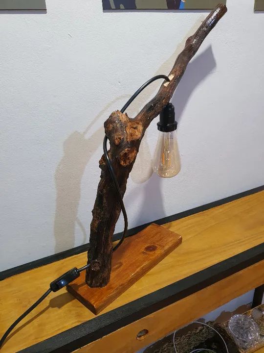 Linda luminária de mesa em madeira - Foto 3